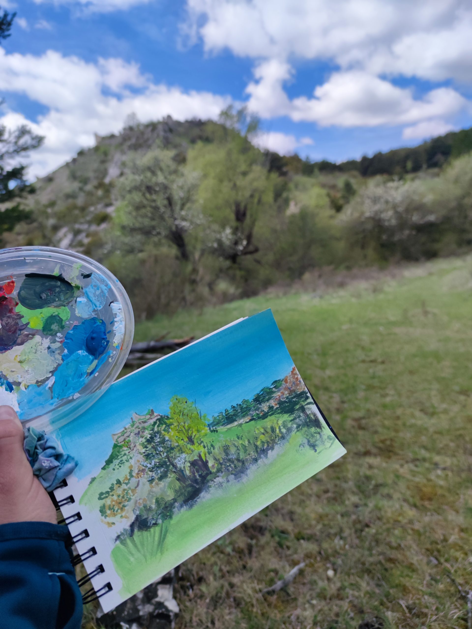 Moment de peinture sur le vif à la gouache à Ville, village en ruine de Peyroules à 15 minutes de Castellane.