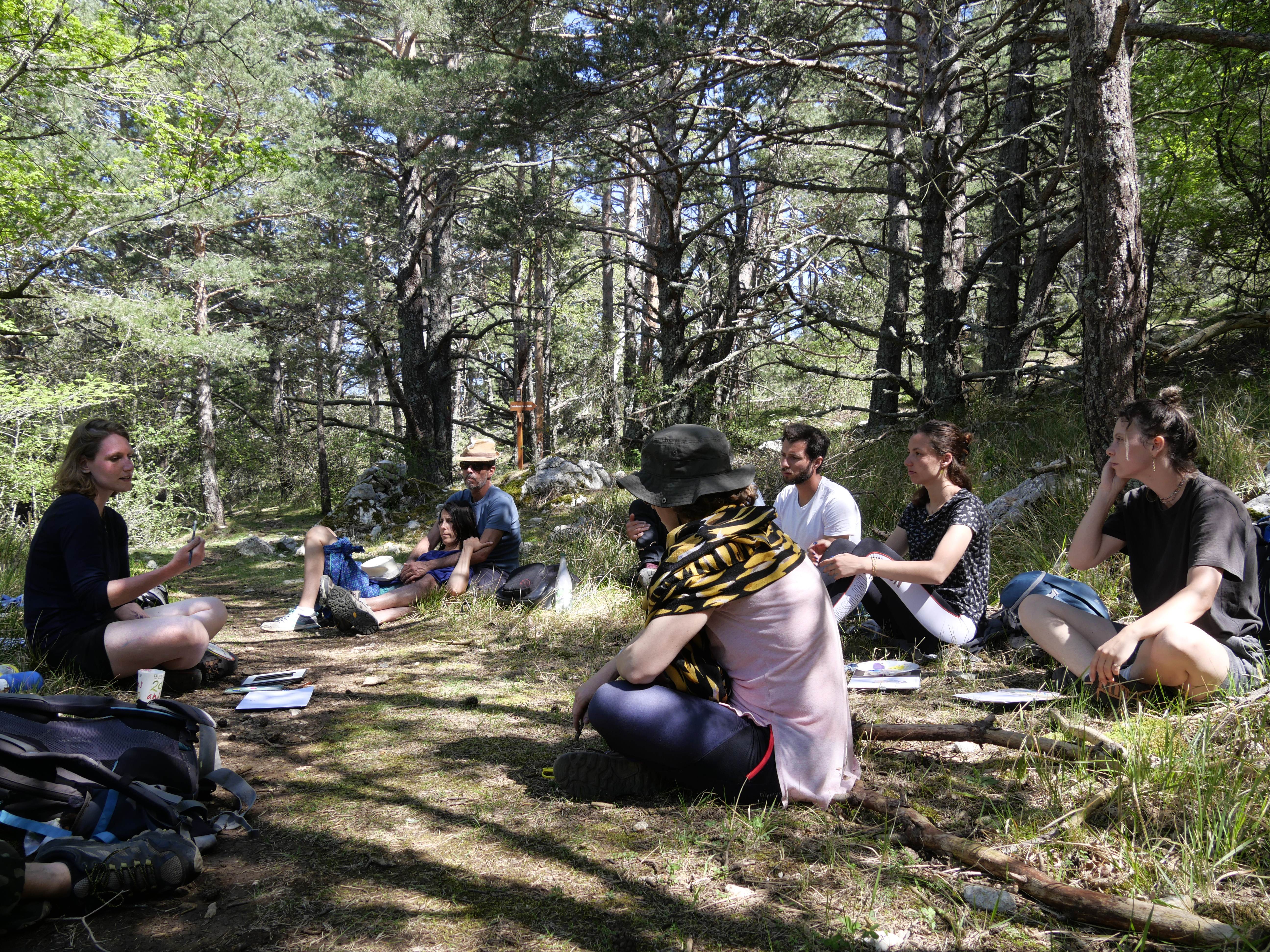 cours de peinture à la gouache sur le vif à Caussols dans les Alpes-Maritimes